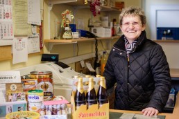 Anneliese Zollner ist die Inhaberin vom Getränkemarkt Getränke Brielbeck, der auch einen Partyservice in Ascha bei Straubing anbietet und steht als Kontakt gerne zur Verfügung.