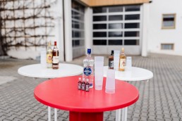 Der Getränkemarkt Getränke Brielbeck in Ascha bietet mit seinem Partyservice Barzubehör, Bartische und Getränke für jede Party.